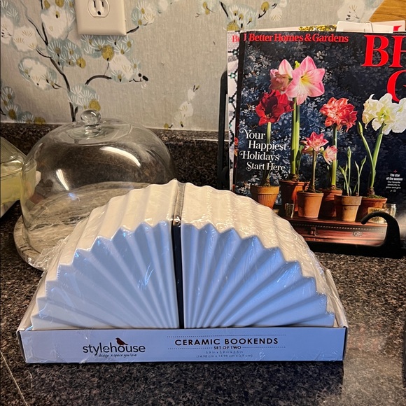 NWT Style House Ruffled Matte Bookends full set spans 12.6” x 3.94” x 6.1” - Picture 9 of 9